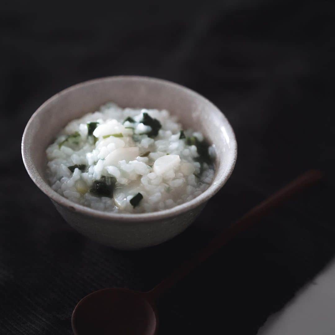 市川渚さんのインスタグラム写真 - (市川渚Instagram)「1月7日、七草粥🌿 おかゆ大好き。  In Japan, Seven herb rice porridge is eaten on Jan 7th every year with New Year’s health wishes.」1月7日 13時27分 - nagiko