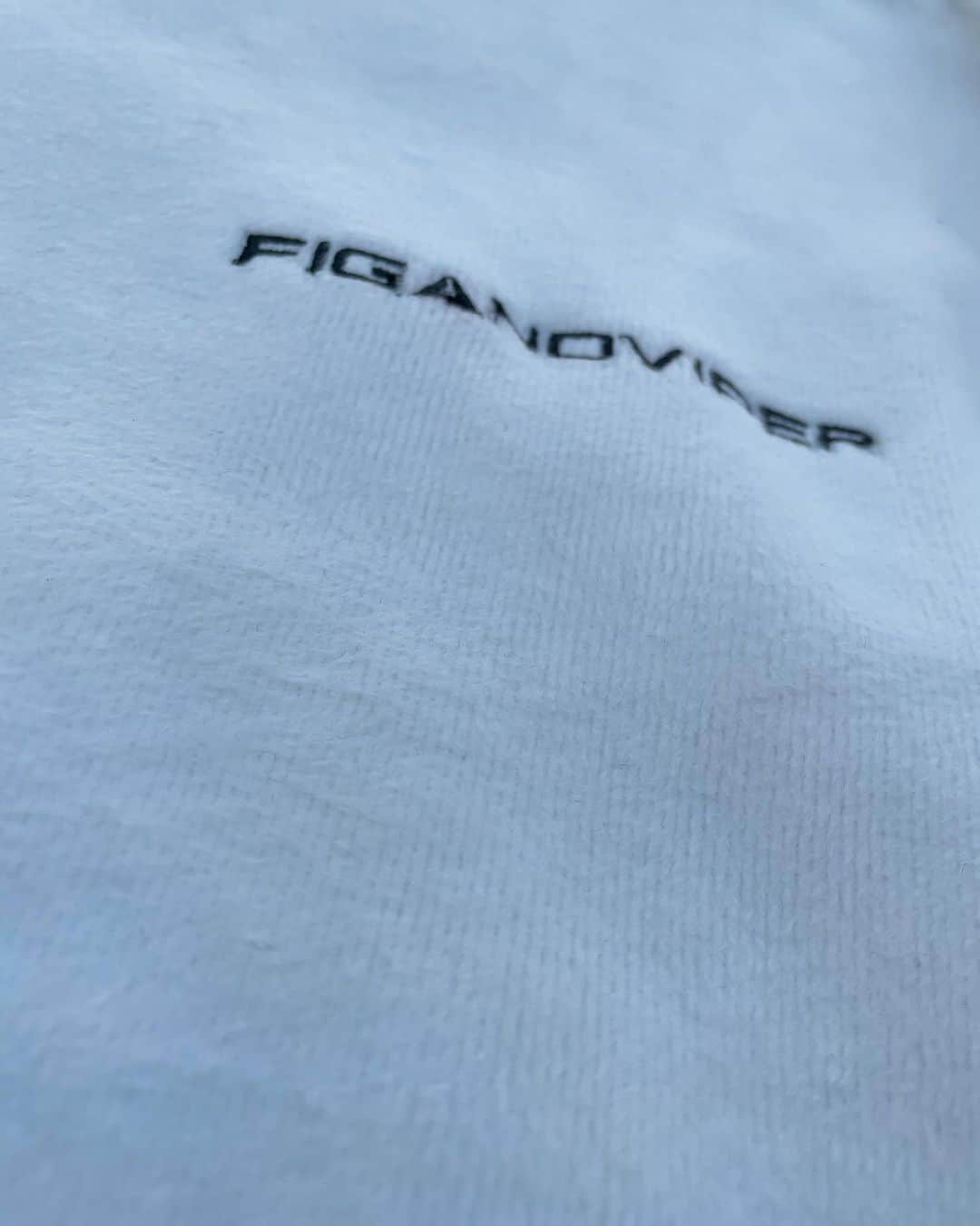 FIG&VIPERさんのインスタグラム写真 - (FIG&VIPERInstagram)「【New】 ✔️Fluffy logo big pull over ¥5,900+tax ※店頭1/8(FRI)発売、Online storeは先行発売中！  身頃は毛足の短いファーで肌触りが抜群に良く柔らかいです。一枚で重ね着しているようなデザイン！ #figandviper #new #pullover #sweatshirts #fluffy #fashion」1月7日 13時59分 - figandviper