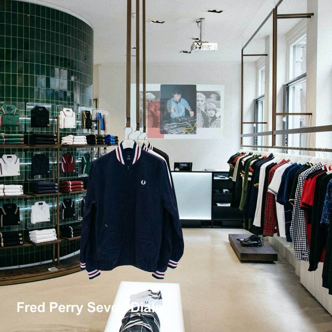 フレッドペリー さんのインスタグラム写真 - (フレッドペリー Instagram)「新旧のフレッドペリーショップ。  #fredperry #フレッドペリー」1月7日 13時59分 - fredperryjp