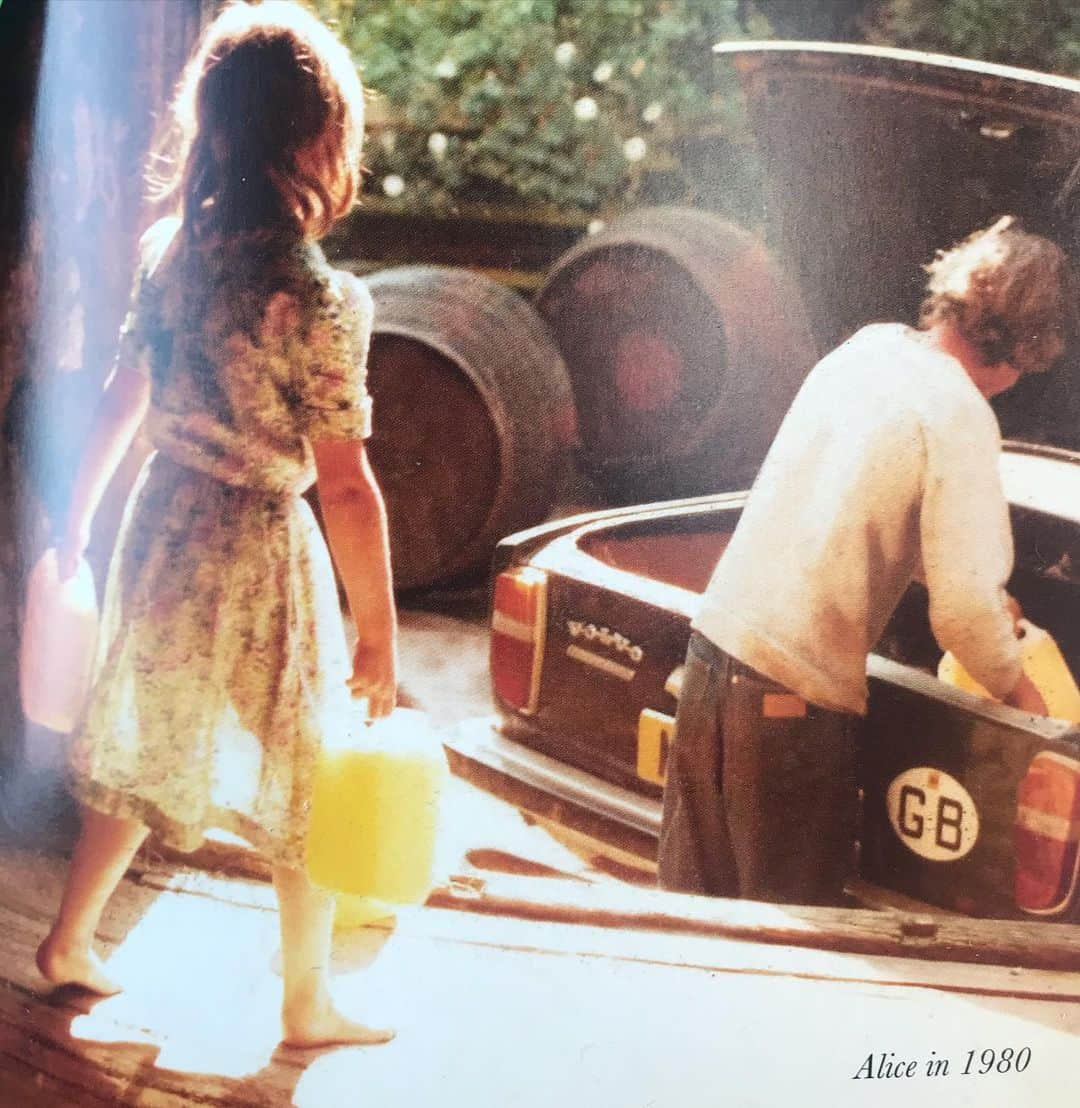 アリスバイテンパリーさんのインスタグラム写真 - (アリスバイテンパリーInstagram)「My first job ... serving cider aged 5 from the cider house with my parents.. circa 1980 🍏🍎 #farmgirl @somersetciderbrandy   Cider server aged 5 ... Tom boy .... then jewellery seller (homemade)  aged 11 .... then textile pieces aged 13 .... years of bar work and clothes from about 19 ... What was yours ?」1月8日 0時54分 - alicetemperley