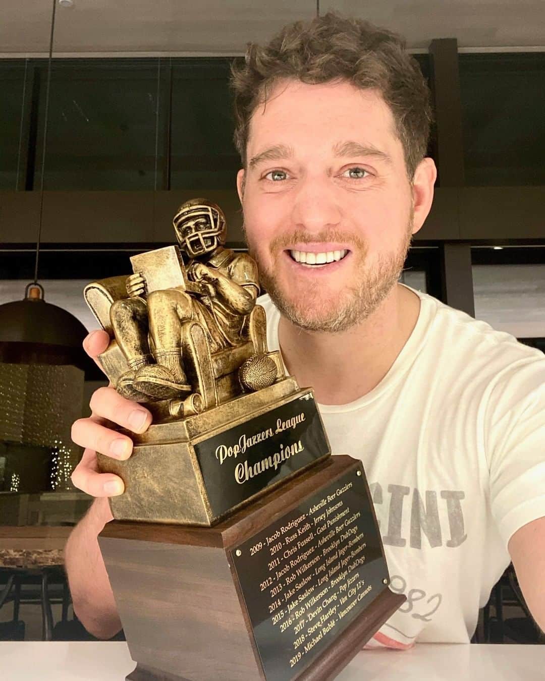 マイケル・ブーブレのインスタグラム：「I’d like to take this opportunity to congratulate myself on repeating as the PopJazzers Fantasy Football League Champion.   My heartfelt condolences go out to...  -Alan Chang   -Devin Chang  -Steve Hartley   -Jacob Rodriguez   -Barrie Roney  -Dean Roney   -Jake Saslow   -Nick Vayenas   -Rob Wilkerson  Better luck next year.   #dynasty #2xchamp #GOAT」