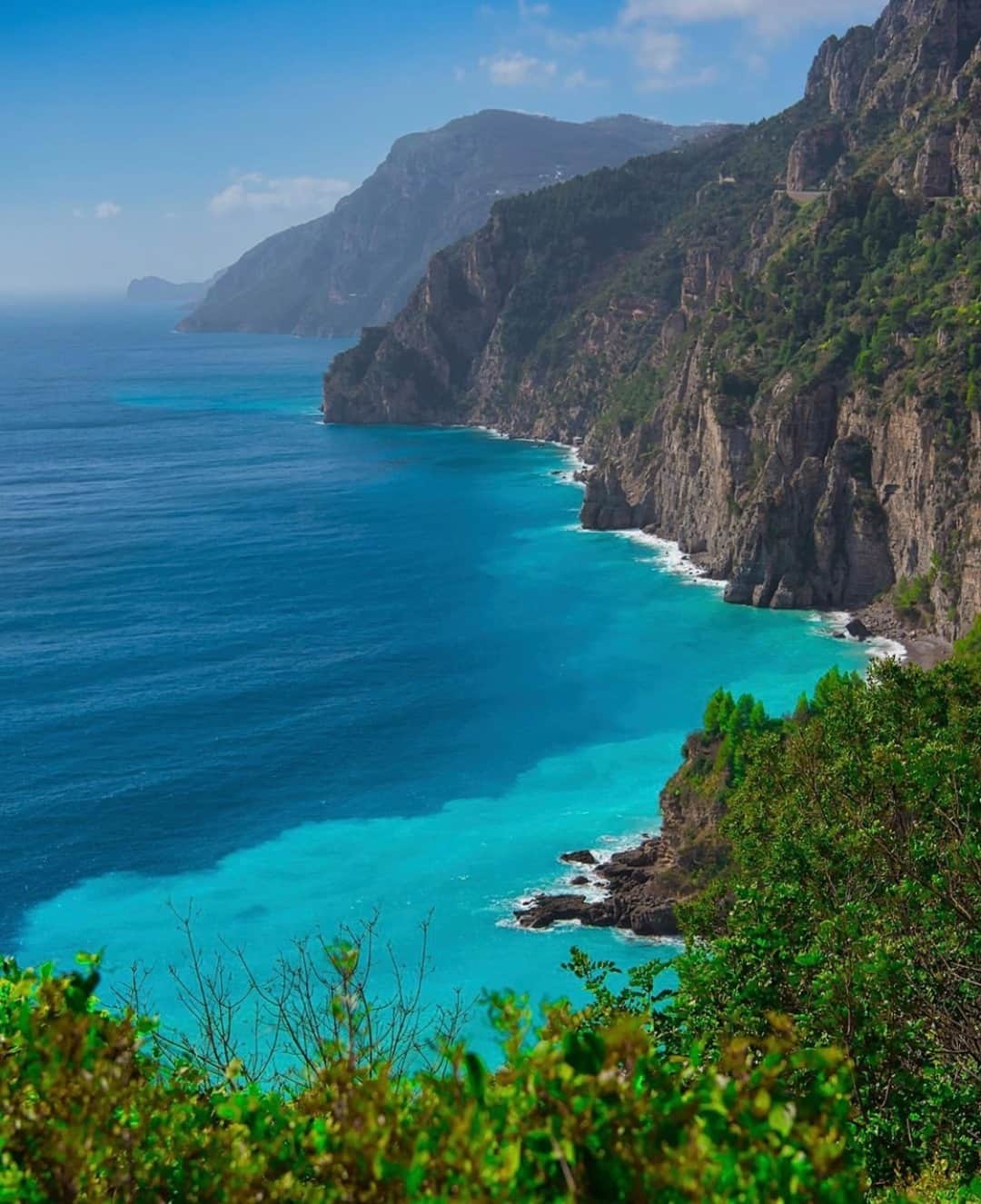 Earth Picsさんのインスタグラム写真 - (Earth PicsInstagram)「Shades of blue on the Amalfi Coast. 😍 Have you ever been? By @dario_di_giorgio」1月8日 1時00分 - earthpix