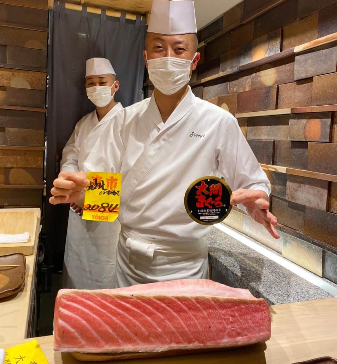 日華のインスタグラム：「Checking out the first auction Tuna this year to begin a delicious 2021!  初競りマグロざんまい！ 縁起もので本年を美味しくスタートさせて頂きます！」