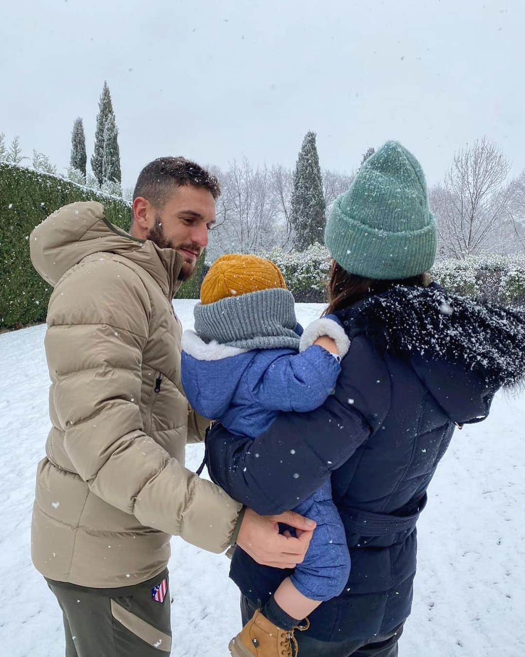 コケさんのインスタグラム写真 - (コケInstagram)「𝐄𝐧𝐞𝐫𝐨 𝐞𝐧 𝐌𝐚𝐝𝐫𝐢𝐝 ☃️❤️ #Family #Winter」1月7日 23時33分 - koke6