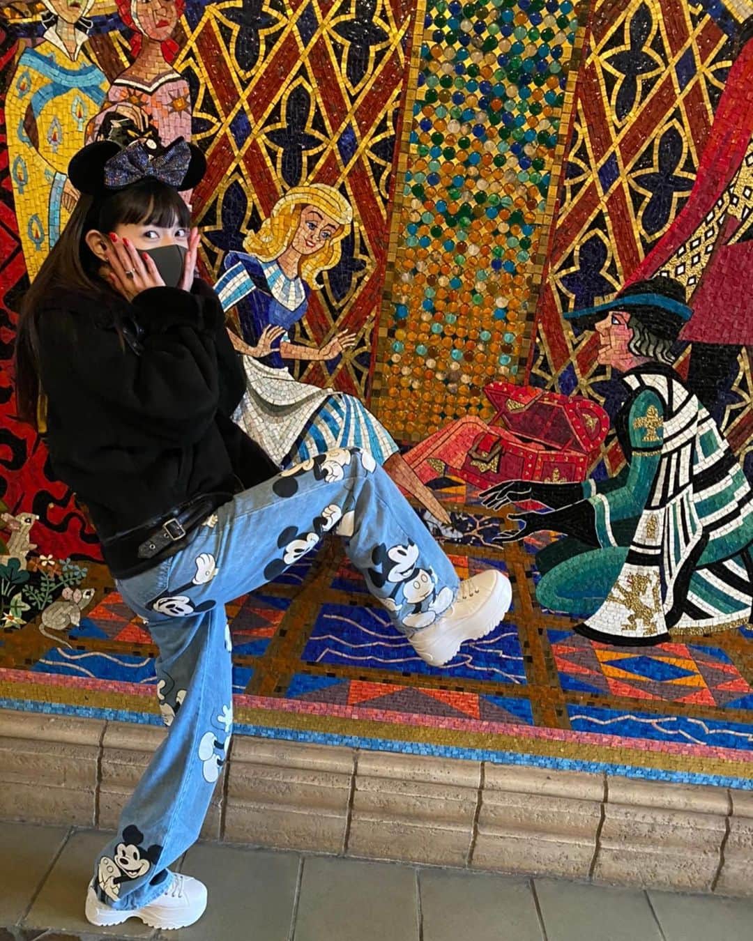 中澤瞳さんのインスタグラム写真 - (中澤瞳Instagram)「ガラスの靴順番待ち  履けなかった😦」1月7日 23時42分 - hitomi.nakazawa