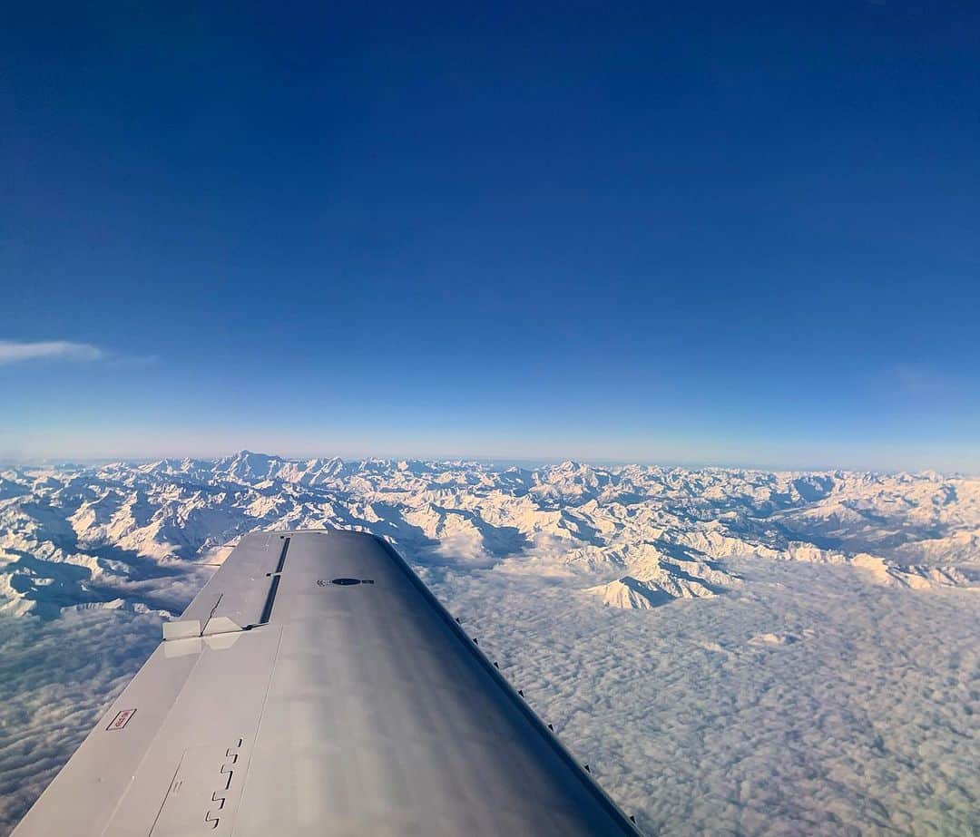 フェルナンド・アロンソのインスタグラム：「Back home. Always with @emc.jet 👌」