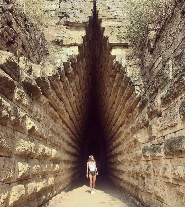 Discover Earthさんのインスタグラム写真 - (Discover EarthInstagram)「Such an impressive monument, right?  The Royal Kurgan or Tsarskiy Kurgan built in the 4th century BC, is one of the most impressive tumuli (kurgans) of the eastern Crimea. The burial barrow is located in the present-day Kerch, which developed out of the ancient Greek town Panticapaeum (Παντικάπαιον) founded by Miletus.  #discoverukraine🇺🇦  DM for credit  . . . . .  #crimea  #крым ​#yalt ​#vscocrime ​#ялт ​#crimeaphot  #симферополь  #simferopol ​#crimea_lif  #blacksea  #ukraine ​#kiev  #украина  #україна ​#odessa ​#kyi ​#lviv ​#киев  #ua  #vscoukraine ​#kharko  #kharkiv  #харьков  #одесса  #vscoua  #львов  #ukraine_blog  #львів  #igukraine」1月8日 0時00分 - discoverearth