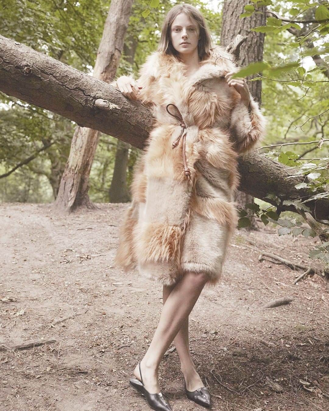 ステラ・マッカートニーさんのインスタグラム写真 - (ステラ・マッカートニーInstagram)「Our limited-edition Adrienne coat holds us Accountable to our cruelty-free commitment to being fur, leather, feathers and skin-free since day one – upcycled from vegan #FurFreeFur repurposed from previous collections, a fashionable nod to #Veganuary.⁣ ⁣ Shop the McCartney A to Z Manifesto: Spring 2021 Collection in-store and online (link in bio). ⁣ ⁣ Shot by @MertAlas and @MacPiggott⁣⁣ MUA: @DanielKolaricmakeup at @PatMcGrathreal⁣⁣ Hair: @GeorgeNorthwood⁣ ⁣ #StellaMcCartney #StellaSpring21 #StellaAtoZ」1月8日 0時05分 - stellamccartney