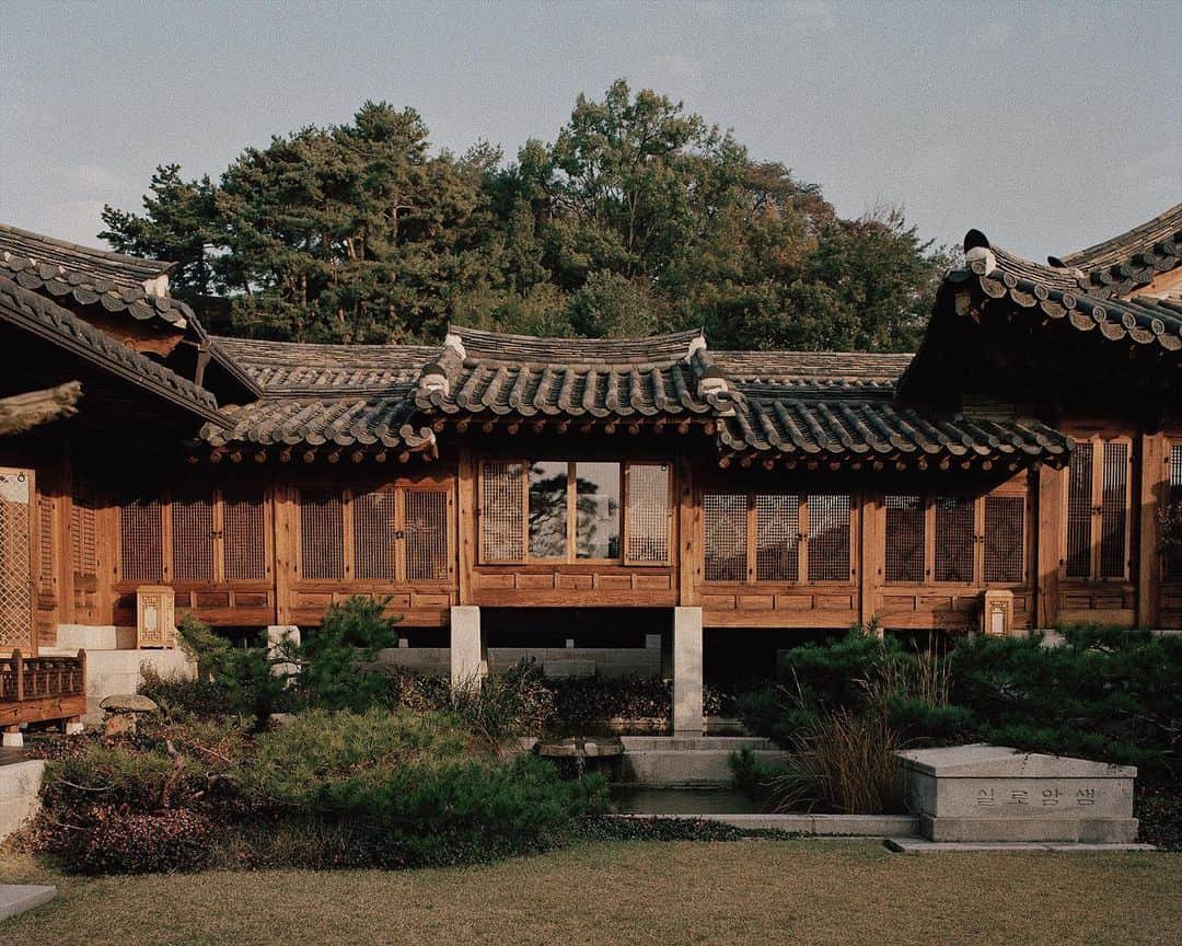 C E R E A Lのインスタグラム：「The Korea Furniture Museum was founded in 1993, originally as a private platform for owner Chyung Mi-Sook to house her collection of 2,000 pieces of antique Korean furniture. The museum itself is a collection of fragments — or in some cases entire buildings — gathered from across Korea and reassembled onsite into 10 hanok structures.  The basement of the main building is peppered with alcoves; the museum has the capacity to display up to 500 pieces of furniture at one time, the majority of which can be viewed here, organised by type. Persimmon wood writing tables from the 19th century populate the shelves of one recess, and persimmon boxes of identical size are stacked like a miniature staircase. Elsewhere, paulonia wood wardrobes are etched with intricate scenes: groves of tall, leafy bamboo; bees and butterflies visiting long, flowering grasses; and a gnarled, twisted pine.   From Cereal Volume 19. Read the full story via the link in profile.   📷: @rvstapleton 🖋: @olliehorne_   #koreafurnituremuseum」