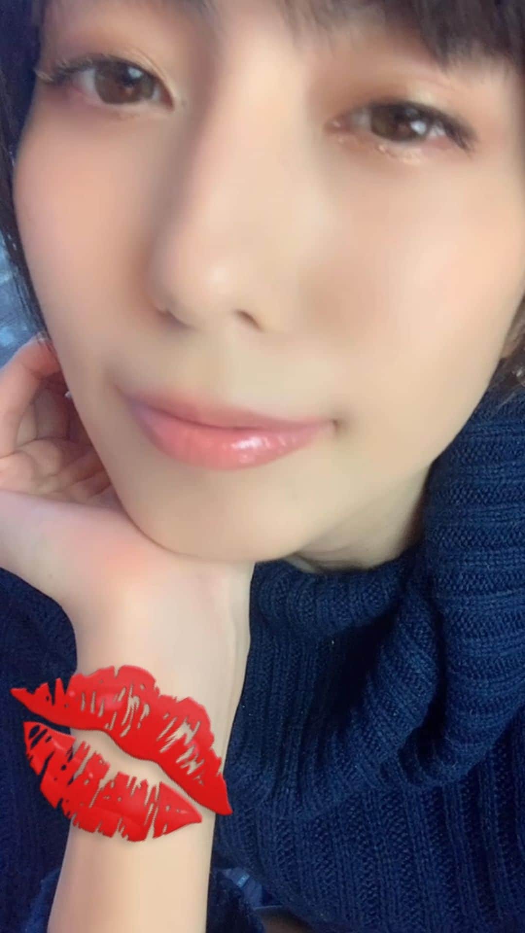 乃亜のインスタグラム：「Lip pack made my lips look plumper❤︎」