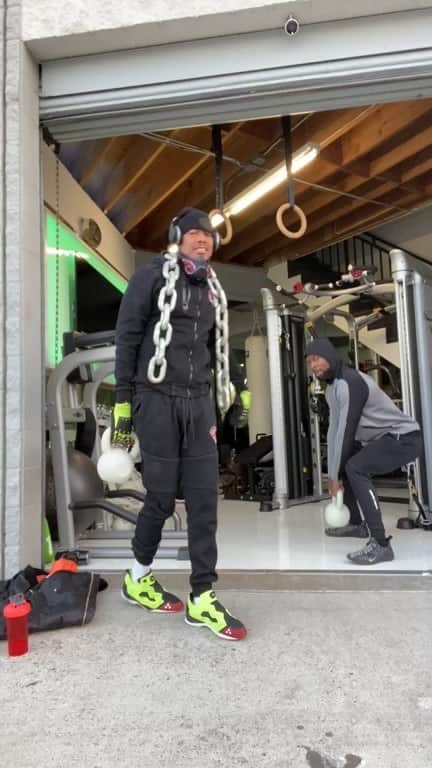 ニック・キャノンのインスタグラム：「10 minutes at 10 am  Abs Push ups Dips Pull ups Squats」