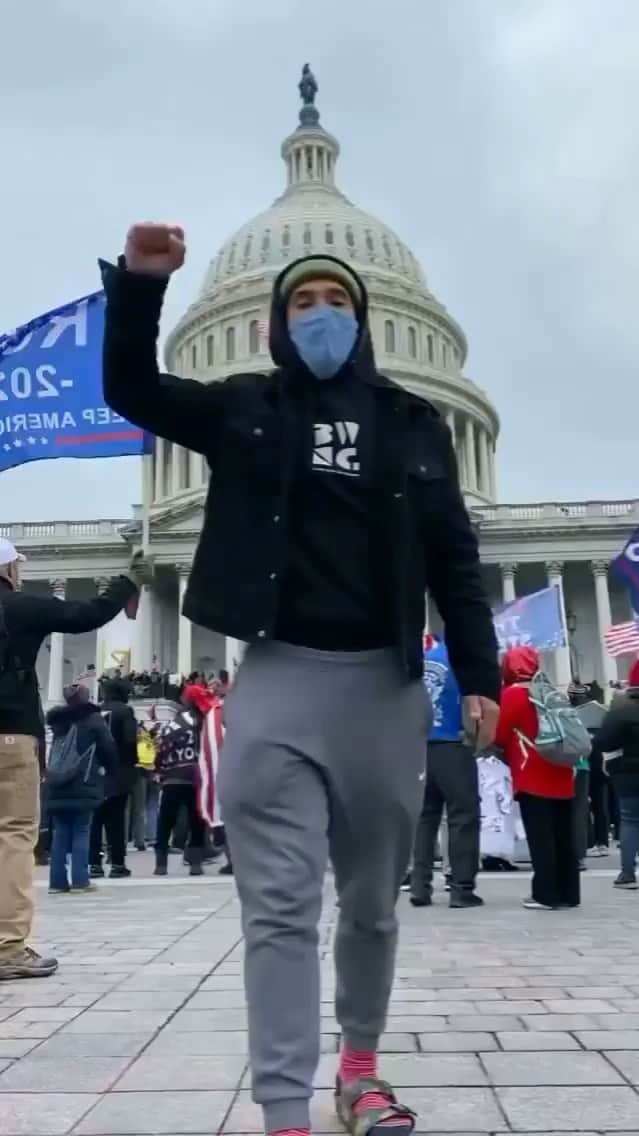 ロザリオ・ドーソンのインスタグラム：「TERRORISM ... Privilege, Racism & Entitlement」