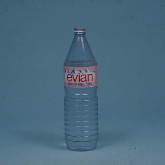 evianのインスタグラム：「Spotted in the evian archives, seems like we’ve always had a thing with fresh design. 👀​ ​ #evian #evianwater #stayhydrated #positivedrops」