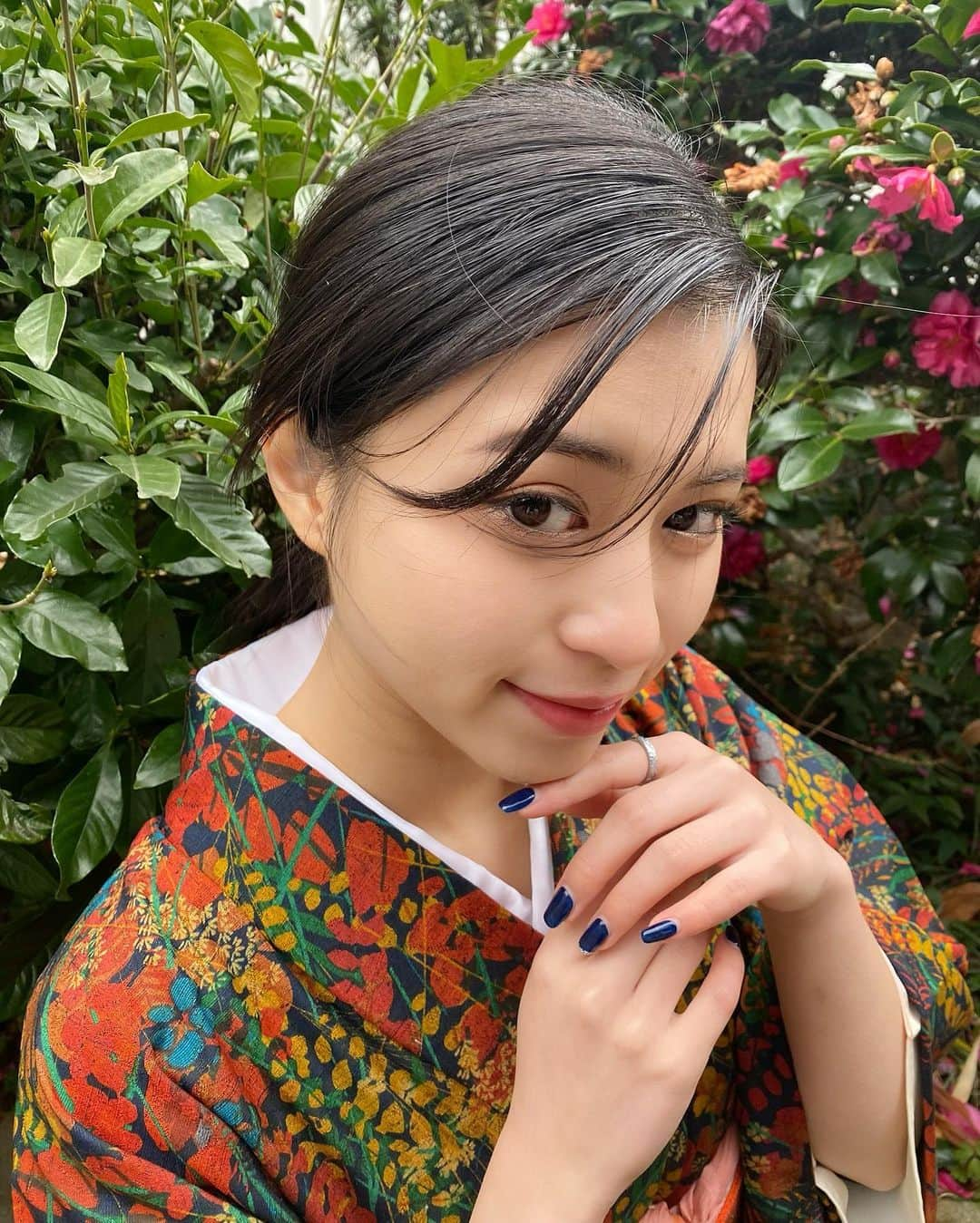 中尾萌那さんのインスタグラム写真 - (中尾萌那Instagram)「出遅れてしまいましたが 新年明けましておめでとうございます  明るい未来が待っていますように🌙  祖母に着物を着せて貰いました　　 成人式が延期になったので、 振袖はいつか開催できる日まで うきうきしながら取っておきます。  本年もどうぞよろしくお願い致します！  #2021  #着物」1月7日 16時09分 - monanakao