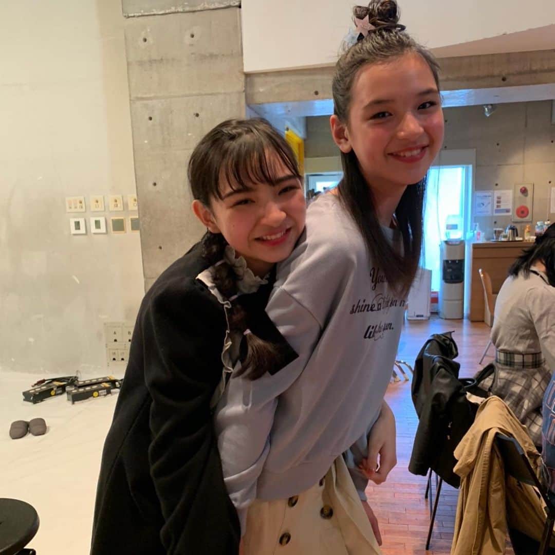 ニコ☆プチのインスタグラム：「らぶらぶ〜な小6コンビ💘﻿ ﻿ メイは私服だよん👗﻿ ﻿ ﻿ #ニコプチ﻿ #本多萌愛﻿ #浦田聖愛﻿ #ユウナボケちゃったのごめんね🙇‍♀️」