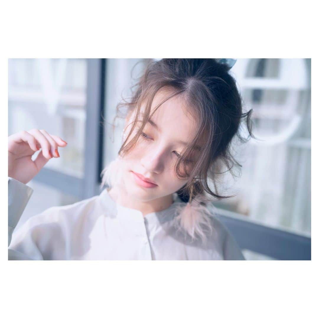 前原穂高のインスタグラム：「去年のスタイル撮影📷✨まだまだ非公開ショットありました😊  @moniyuki_v  @violet_hairsalon   #美容室Violet #表参道ヘアサロン #表参道美容室 #表参道美容院 #スカーフアレンジ #韓国パーマ #韓国ガール #ふんわりパーマ #韓国美人 #20代ヘアスタイル #韓国ヘアスタイル #韓国ヘアアレンジ #根元パーマ #韓国ヘアー #40代ヘアスタイル #30代ヘアスタイル #ヨシンモリ #韓国トレンド #韓国風 #韓国スタイル #韓国ヘア #韓国女子 #韓国メイク #韓国好き #韓国アイドル   前原穂高店舗出勤スケジュール ㅤㅤㅤ 🗼→表参道店 ⚓️→横浜店 ☕️→名古屋店 ㅤㅤㅤ 1月8日(金)🗼 1月9日(土)🗼 1月10日(日)🗼 1月11日(月)🗼 1月14日(木)⚓️ 1月15日(金)☕️ 1月16日(土)☕️ 1月17日(日)☕️ 1月22日(金)🗼 1月23日(土)🗼 1月24日(日)🗼 1月27日(水)🗼 1月28日(木)⚓️ 1月29日(金)🗼 1月30日(土)🗼 1月31日(日)🗼」