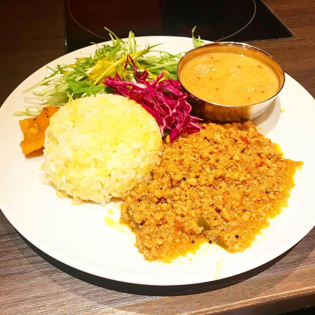 畑中葉子さんのインスタグラム写真 - (畑中葉子Instagram)「ランチプレート😍💕💕 サンラサー・『偏愛食堂』西武渋谷店 ・ 『偏愛食堂』第6弾のサンラサーさん（東京・東新宿）のカレーを食べに行ってきた❣️ これは私の好きなカレーど真ん中❤️ ・ 『偏愛食堂』西武渋谷店 1/6〜1/18 2021初春カレー御殿！ 一年の計はカレーにあり。 https://www.ticketport.co.jp/lp/henai/ ・ #サンラサーランチプレート #サンラサー #偏愛食堂 #西武渋谷店」1月7日 16時37分 - hatanaka_yoko