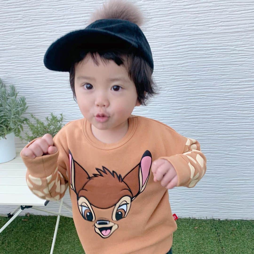 ともみさんのインスタグラム写真 - (ともみInstagram)「. 帽子被ってるから見えにくいけど はるくん髪の毛切りました✂︎ さっぱりして男の子っぽさが増した😊 . トレーナーは @babydoll_select ！ バンビかわいい〜💕 86cm12kgで100sizeがジャストでした👦 . @babydoll_select ではプレゼント企画も開催してるのでぜひチェックしてみてね〜✨  〈応募方法〉 1.@babydoll_selectをフォロー 2.babydoll _selectのプレゼントキャンペーンの投稿にいいね！ . .  #ベビドディズニーセレクト #ベビド #ディズニーコーデ #プレゼント企画 #babydoll #バンビ #disney #2歳 #2歳10ヶ月 #kidsfashion #kidsofinstagram #ootd #キッズコーデ」1月7日 16時39分 - yuzu_haru_18