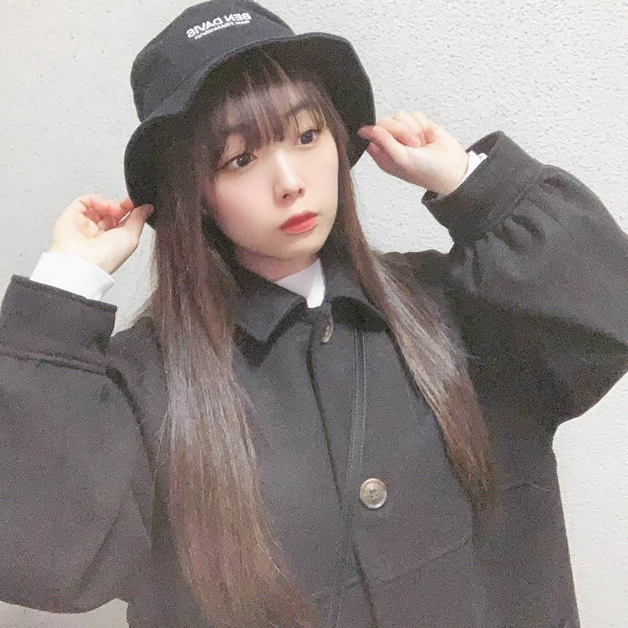 のインスタグラム：「おばんべこ〜 木曜日 ・ ・ たまには、こんなお帽子👒 ・ ・ 暗くてフラッシュで撮影。 画質がなんかいい感じに…♡ ・ ・ 明るいときにまた見せますね ( *¯ ꒳¯*)うふふ ・ ・ 瑚白 #dorothylittlehappy」