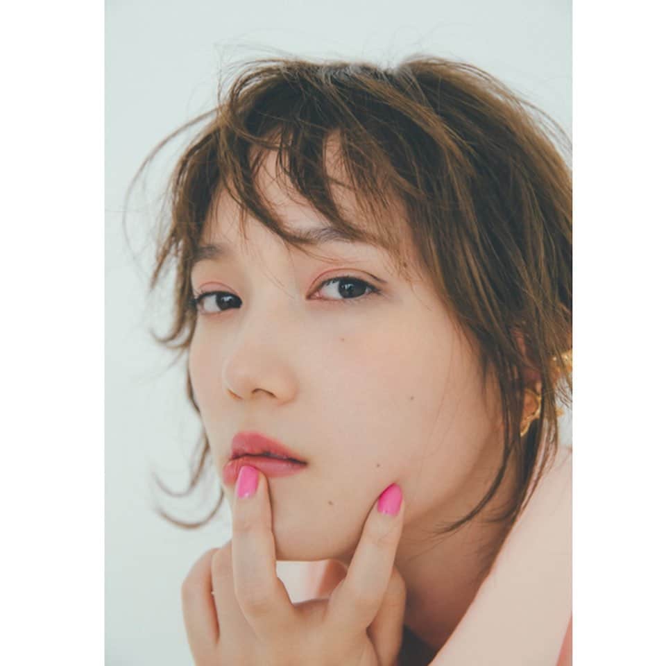 のインスタグラム：「・　﻿ my  work☺︎ ﻿ ﻿ ﻿ SPRiNG 2月号　表紙﻿ @tsubasa_0627official さん﻿ ヘアメイクさせて頂いてます〜﻿ ﻿ ﻿ 開運カラー企画で﻿ pink💕を取り入れたメイクも﻿ ご紹介してますので〜﻿ よかったら見て下さい👏　﻿ ﻿ ﻿ ﻿ #hairmake#hair#make#cosmetics#きべメイク#きべヘアー」