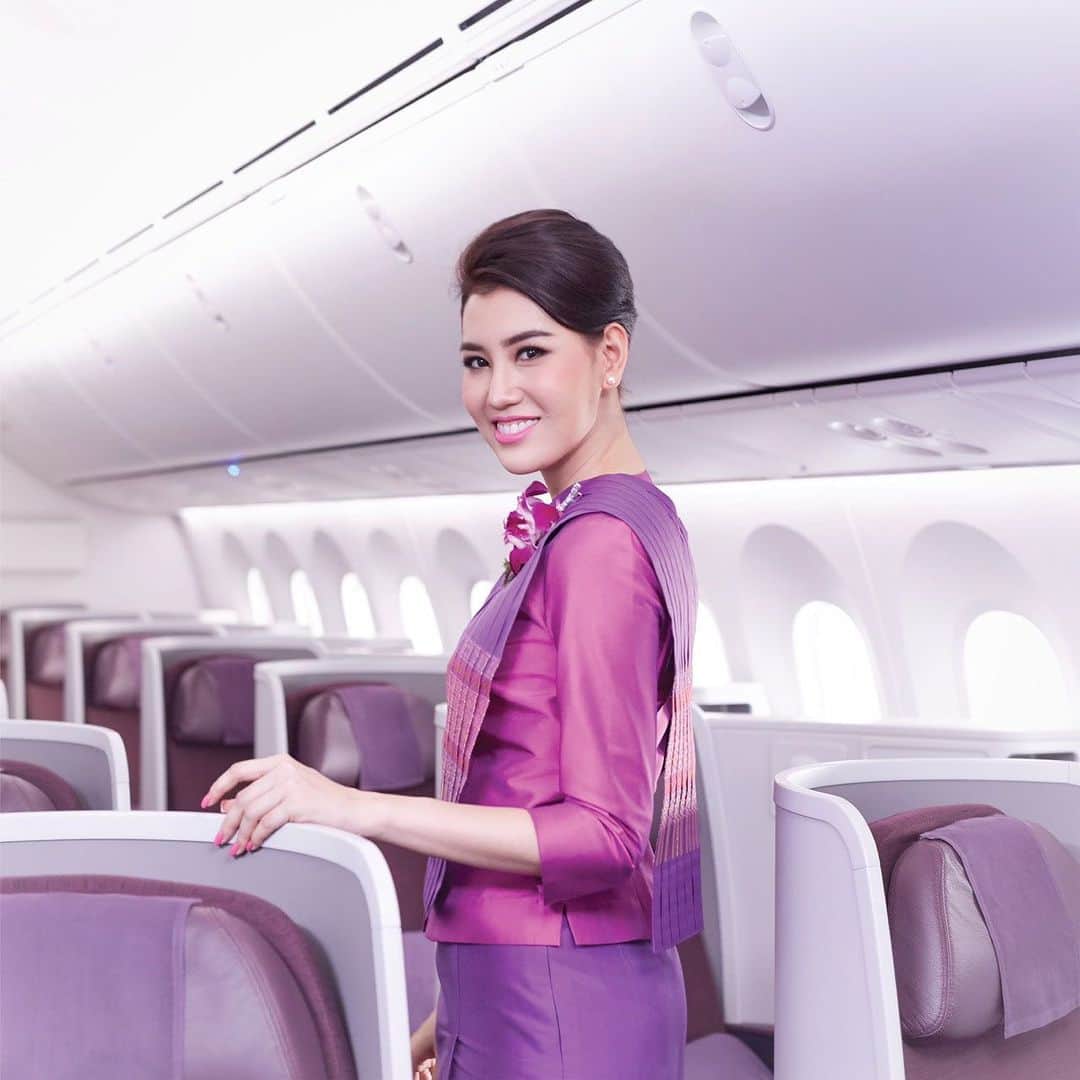 タイ航空のインスタグラム：「Do you miss travel? We can’t wait to have you onboard exploring the world with us again. . #thaiairways #smoothassilk」