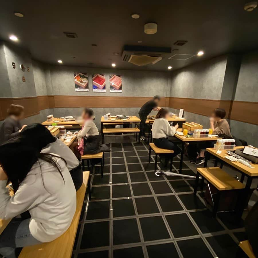 ウルフさんのインスタグラム写真 - (ウルフInstagram)「【#新大久保 KOREAN DINNING 936(ギュウサム)】﻿ ﻿ せいろ蒸しで食べれる牛サムギョプサル食べ放題🐺﻿  牛サムギョプサル食べ放題1,749円(税込)﻿ ﻿ 蒸し牛たらふく食べてきた！﻿ 1人もう一品頼めるんだけど、カンジャウセウ食べれるのが◎﻿ 臭みなくて、エビも大きくて食べ応えあり！﻿ 明太子チーズ石焼はしっかりまぜて食べてね！﻿ これもおすすめ！﻿ ﻿ 牛サムギョプサルの味は割と普通だけど、たくさん食べれるからよき！笑﻿ タレや塩が5種あるけど、辛みそがおすすめ！﻿ 一瞬、持って帰ろうかと思った笑﻿ ﻿ 20分前がラストオーダーだから油断せずにバンバン食べること！﻿ あと4人席でもコンロひとつで、蒸すのに10分かかるから要注意！﻿ ﻿ 早めに食べで5回くらいしか注文できないってことだなら、落ち着いて食べるなら団体より2人か3人で行ったほうがいい！  こちらは再紹介になるので最新の情報はお店に確認してね！﻿ ﻿ ごちそうさまでした🐺﻿ ﻿ 何か質問や行った感想あればコメントやらDMお待ちしてます😚﻿ ﻿ ※美味しさ、映え、コスパの評価は注文した商品だけの評価になります。﻿ ﻿ 🚃東新宿駅から徒歩7分﻿ 💺40席ほど﻿ 📍東京都新宿区大久保1-11-1 大森ビル B1F﻿ ⏰ ［月～日・祝・祝前］﻿ 11:00～15:00(料理L.O.14:30 ドリンクL.O.14:30)﻿ 15:01～23:00(料理L.O.22:00 ドリンクL.O.22:00)﻿ 日曜営業  #新大久保グルメ #新大久保ランチ #新大久保カフェ #新大久保スイーツ」1月7日 17時03分 - wolf.0313