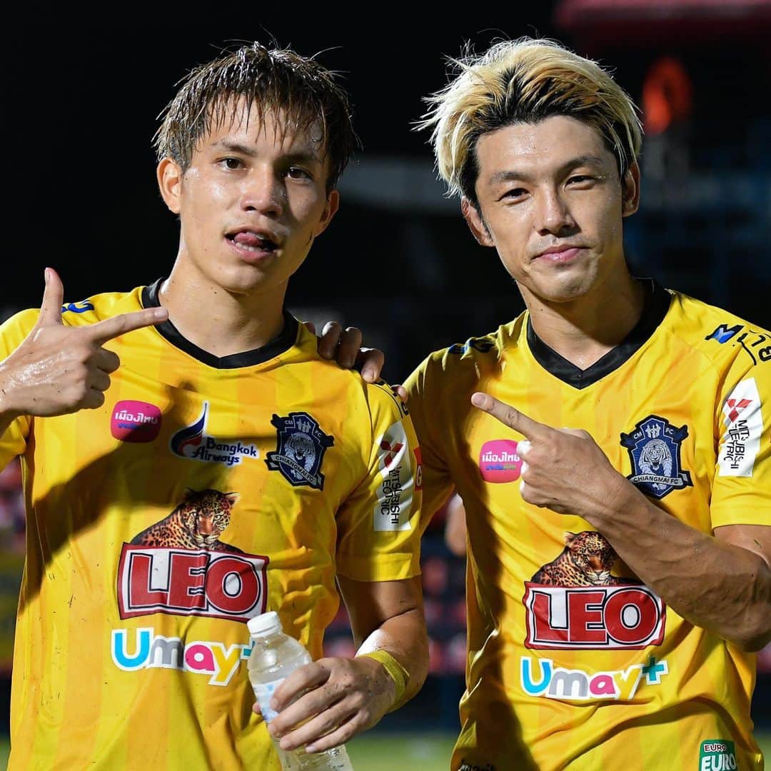 馬場悠企さんのインスタグラム写真 - (馬場悠企Instagram)「日本人2人で @yuki_bamba32  @ryomatsumura.official  チェンマイFCを上へと押し上げて行こ‼️ ゴールは任せた👍⚽️  We, Japanese, will definitely play an active role‼︎ We will lead Chiang Mai FC to the top 👆👆👆  #2021 #t2 #chiangmaifc #no23 #footballplayer  #t2→t1 #6チーム目の昇格目指して #やる事は変わらない #いつも通り #応援よろしくお願いします」1月7日 17時06分 - yuki_bamba32