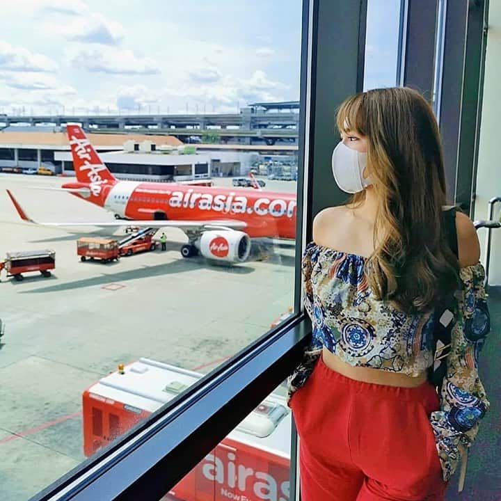 エアアジアのインスタグラム：「Bored at home and want to change your views? Then, it's time to treat yourself a hotel staycation at airasia.com or just head over to the link in our bio!  Get up to 80% OFF on Hotels and earn 5X more BIG Points that you can use for your future bookings too!  Book NOW till 10 Jan 2021. T&Cs apply. Travel from 4 Jan - 30 Jun 2021  #airasiaForEveryone __________ Cover photo by @yunsitafarmer」