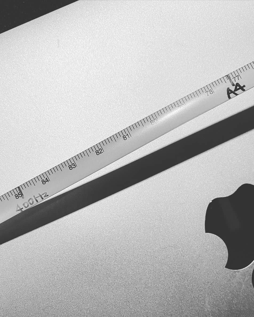 後藤正文さんのインスタグラム写真 - (後藤正文Instagram)「無印良品のスケールに数値を書き込んで、GENELECの試供品を自作するヤツ。案外、役に立ちます。」1月7日 17時23分 - gotch_akg