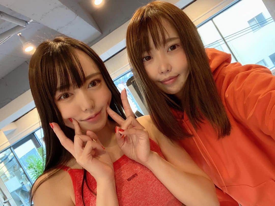 のインスタグラム：「前回のトレーニング🥳 2枚目めっちゃプルプルしながら耐えてる🤣🤣🤣  #筋トレ #筋トレ女子 #パーソナルトレーニング #パーソナルジム」