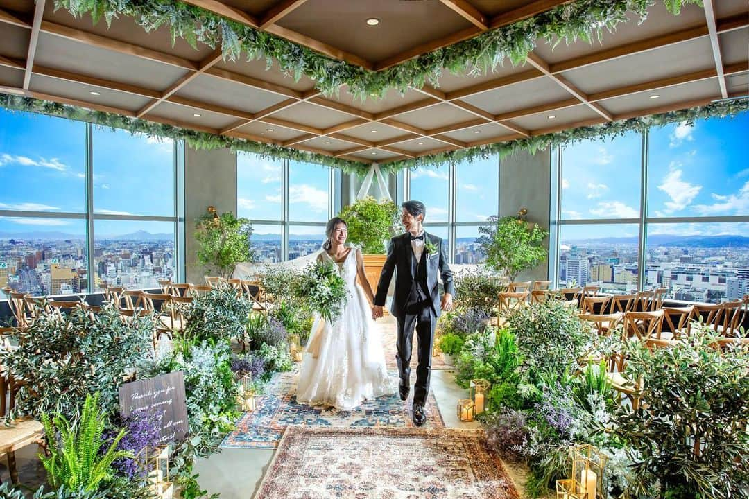 THE STYLE No.20 NEW YORK STYLE WEDDINGのインスタグラム：「あけましておめでとうございます！ 本年もよろしくお願い致します。  口コミサイトの料理部門5年連続No.1獲得 No.20で自分たちらしい結婚式が叶う . ↓詳しくはHPをチェック↓ https://www.styles.jp/wedding/20f/ . 週末＆平日ブライダルフェアを開催しております メッセージ or ダイレクトメールからでも予約可能 . ↓ TEL ↓ 086-234-7310 . ↓ MAIL ↓ info-thestyle@styles.jpn.com . #thestyle #wedding #bridal #party #weddingparty #weddingphoto #weddingdress#starwedding #instagood #instalike #love #style #instapic  #結婚式 #結婚 #岡山結婚式 #ウェディング #プレ花嫁 #花嫁#ファーストミート #テーブルコーディネート #結婚式準備 #日本中のプレ花嫁さんと繋がりたい #ウェディングドレス #ウェディングフォト #ウェディングレポ #令和婚 #令和」