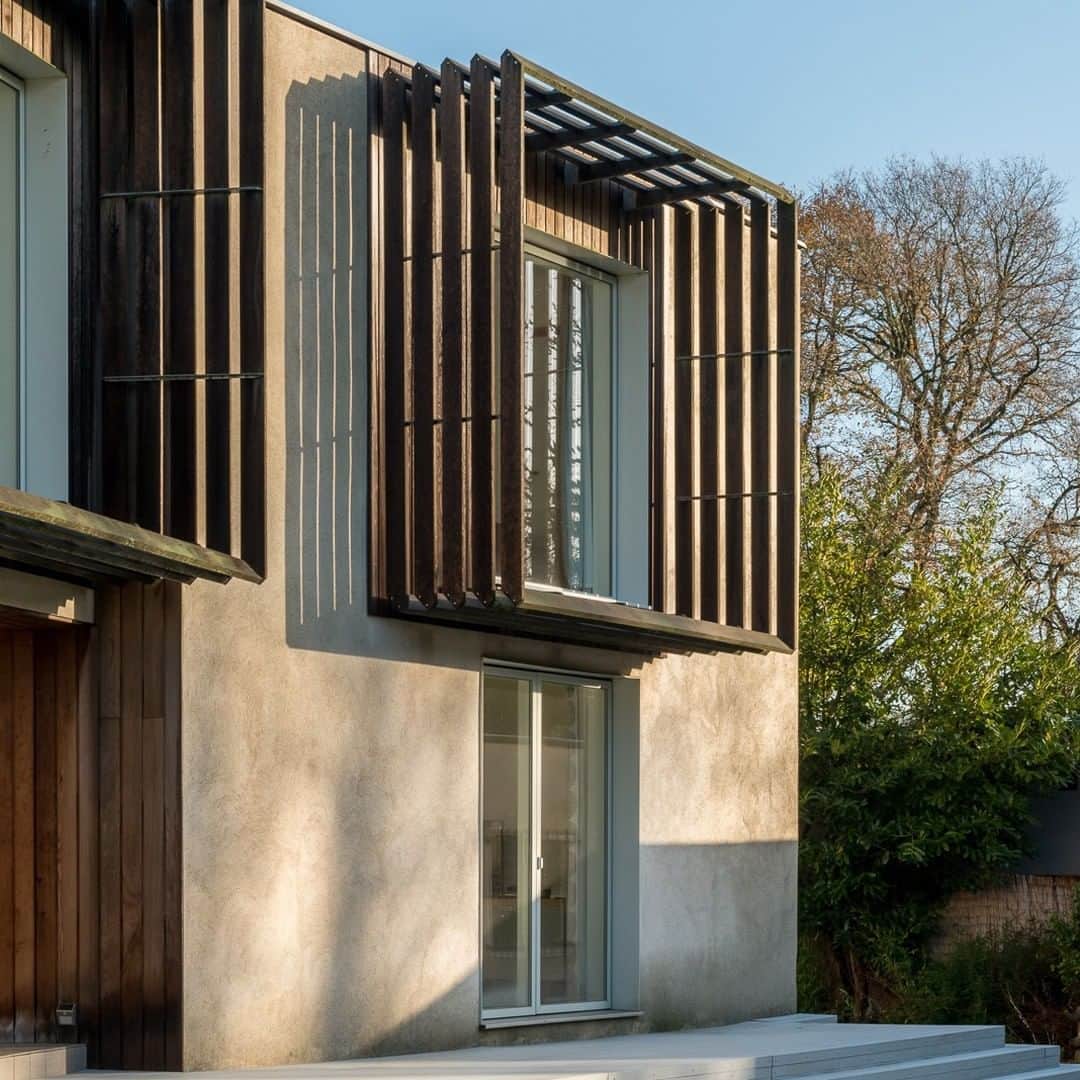 The Modern Houseさんのインスタグラム写真 - (The Modern HouseInstagram)「#forsale Efficiency Elevated: a high-performing contemporary home set within beautifully landscaped grounds in Hertfordshire. Head to our bio to view the sales listing.」1月7日 17時34分 - themodernhouse
