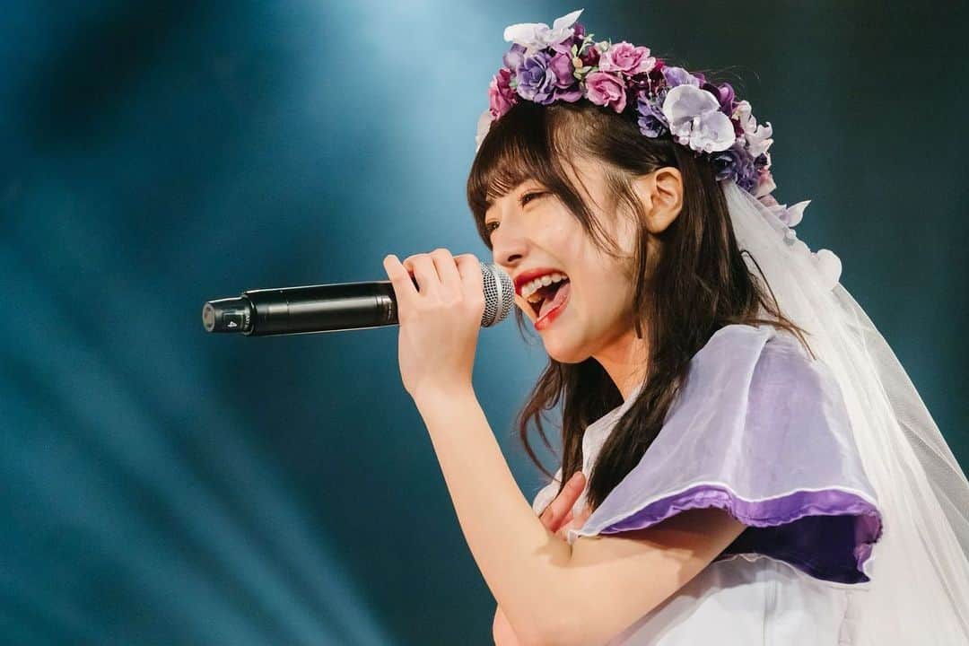 のインスタグラム：「﻿ ﻿ ﻿ 21thLIVEの載せてなかったオフショ。﻿ ﻿ 泣いてるけどたくさん笑ってる😊﻿ ﻿ ﻿ ﻿ 紫が似合うアイドルになれてましたか？﻿ ﻿ みんなに忘れられないように﻿ これからもがんばるね！！﻿ ﻿」