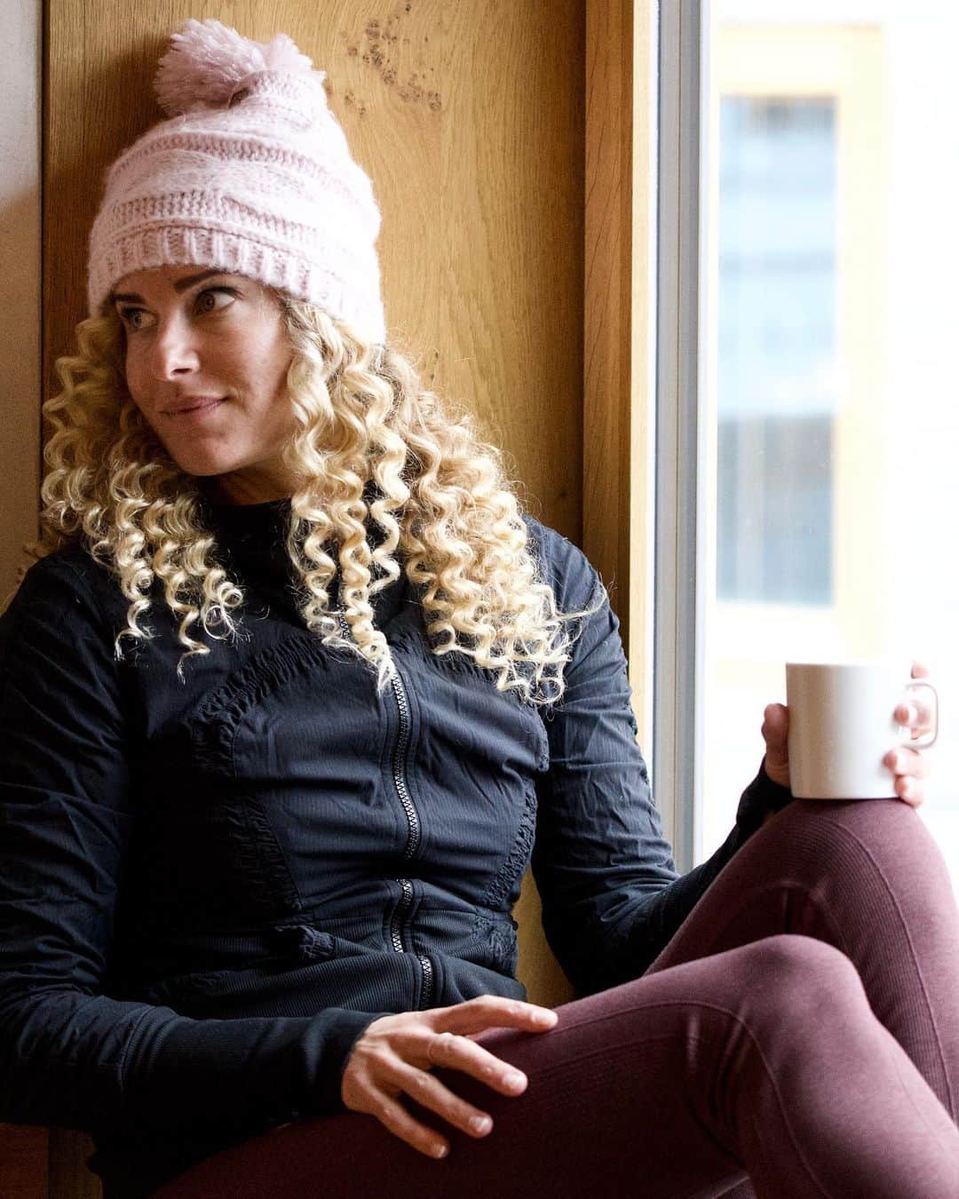 リンゼイ・ジャコベリスのインスタグラム：「Need a post holiday pick me up??? @lifeboostcoffee  Use code LINDSEY30 for 30% off any coffee in the store- including the multipack saving bundles - link in my story 😉」