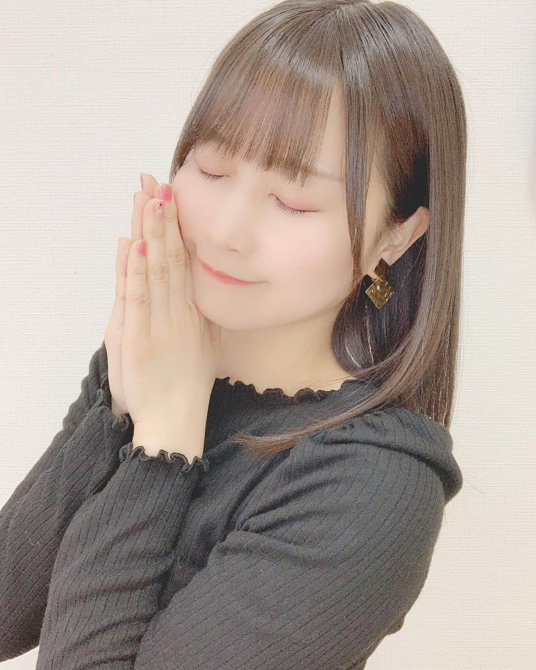 八木沙季さんのインスタグラム写真 - (八木沙季Instagram)「🙏🙏 . いただきます🙏✨ (なにを？😮のツッコミ待ち) .」1月7日 17時51分 - saki_yagi531