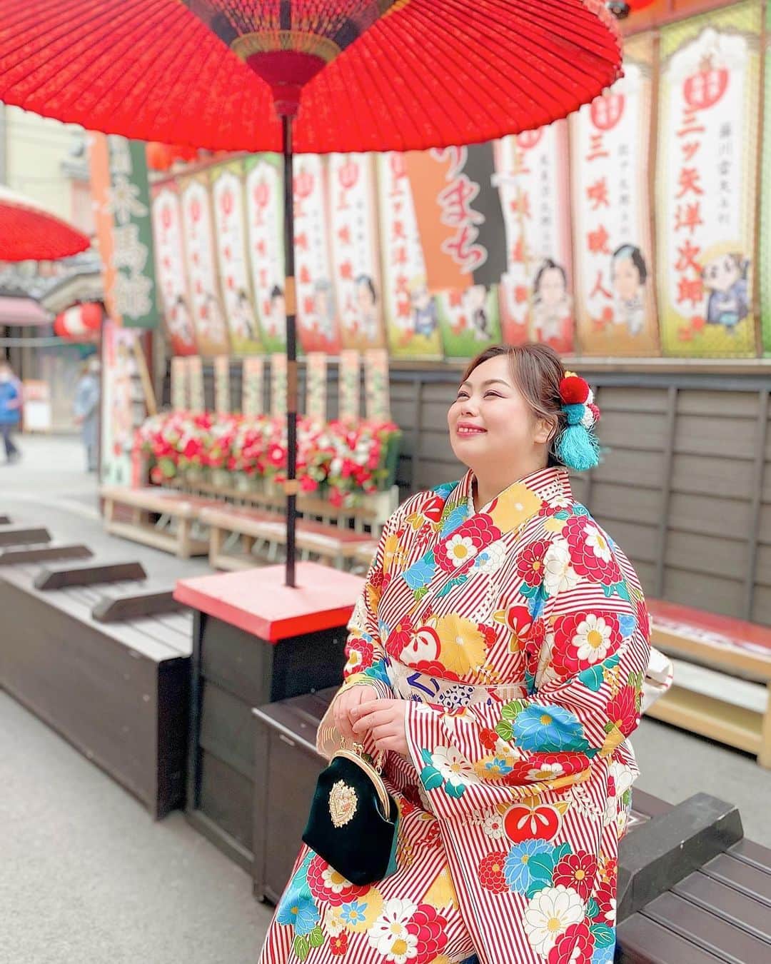 桃果愛さんのインスタグラム写真 - (桃果愛Instagram)「🤍  🤍﻿ ﻿ 今日は七草粥の日ですね🍃﻿ 夜はお粥にしようと思います😊﻿ ﻿ お正月のお着物postもラスト！﻿ ﻿ お着物でのYouTube撮影のあと﻿ ドムドムバーガー @domdomhamburger ﻿ が浅草にあったので﻿ ﻿ ずっと食べたかったコチラを食べました！﻿ カニが丸ごとサンドされたカニバーガー🦀🦀﻿ ﻿ 甘辛ダレでとっても美味しかったです🥰﻿ ﻿ YouTubeでもこれ撮影すればよかった〜﻿ バッテリー切れちゃったんだよな🥺﻿ ﻿ さて、明日からまた食事管理しっかりしよう🍑✨﻿ ﻿ ﻿ ﻿ １枚目のお写真は﻿ #浅草よろず茶屋のおみやげ屋 さん🌼にて﻿ @yorozu444_038 ﻿ ﻿ お着物は﻿ #浅草着物レンタル小桃 さん👘﻿ @asakusa_komomo ﻿ ﻿ 小桃さんのプラスサイズアカウントが出来たよ👘﻿ #komomoplus﻿ @komomo_pchan  ←フォローまだの方はフォローしてね♡ ﻿ ﻿ ﻿ ﻿ #自分を愛してhappyに ﻿ #aimomoka💋 ﻿ ﻿ ﻿ ﻿ ﻿ ﻿ ﻿ #浅草 #浅草着物レンタル小桃 #着物レンタル #着物女子 #着物デート #着物コーデ #着物モデル #プラスサイズ #和服コーデ #ぽっちゃりコーデ #ぽっちゃりモデル #浅草食べ歩き #浅草グルメ #kimonostyle #plussizemodel #plussizewomen #currygram #pobo #psootd #kimonofashion #plussizefashion #plussizekimono #komomoplus」1月7日 18時01分 - ai_momoka.plussizemodel