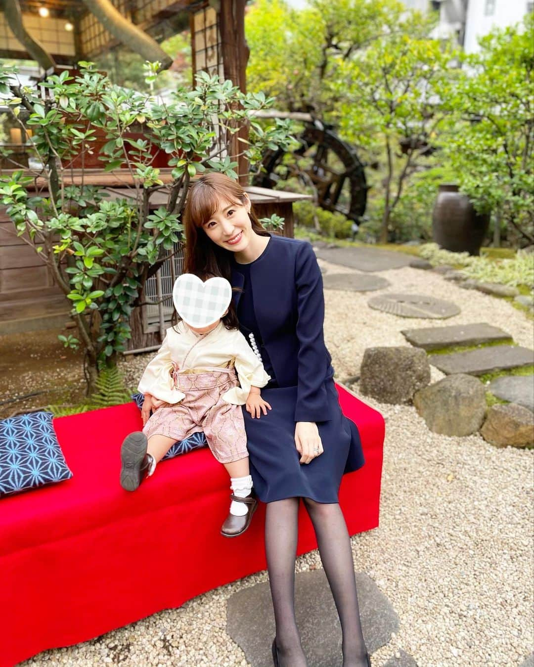 小林真由さんのインスタグラム写真 - (小林真由Instagram)「とうふ屋うかいの庭園💐﻿ ﻿ 質問いただいてたお洋服﻿ 私は @yokochanjapan  子供達は @sweetmommyofficial のものです。﻿ お揃いのロンパース可愛かった☺️🤍﻿ ﻿ ﻿ #yokochan #sweetmommy #とうふ屋うかい #コーデ #ママコーデ #ヨーコチャン #女の子ママ #男の子ママ #ママライフ #コーディネート #2歳 #生後5ヶ月 #ベビー #二人育児 #子供服 #ロンパース #スウィートマミー」1月7日 17時57分 - mayukobayashii