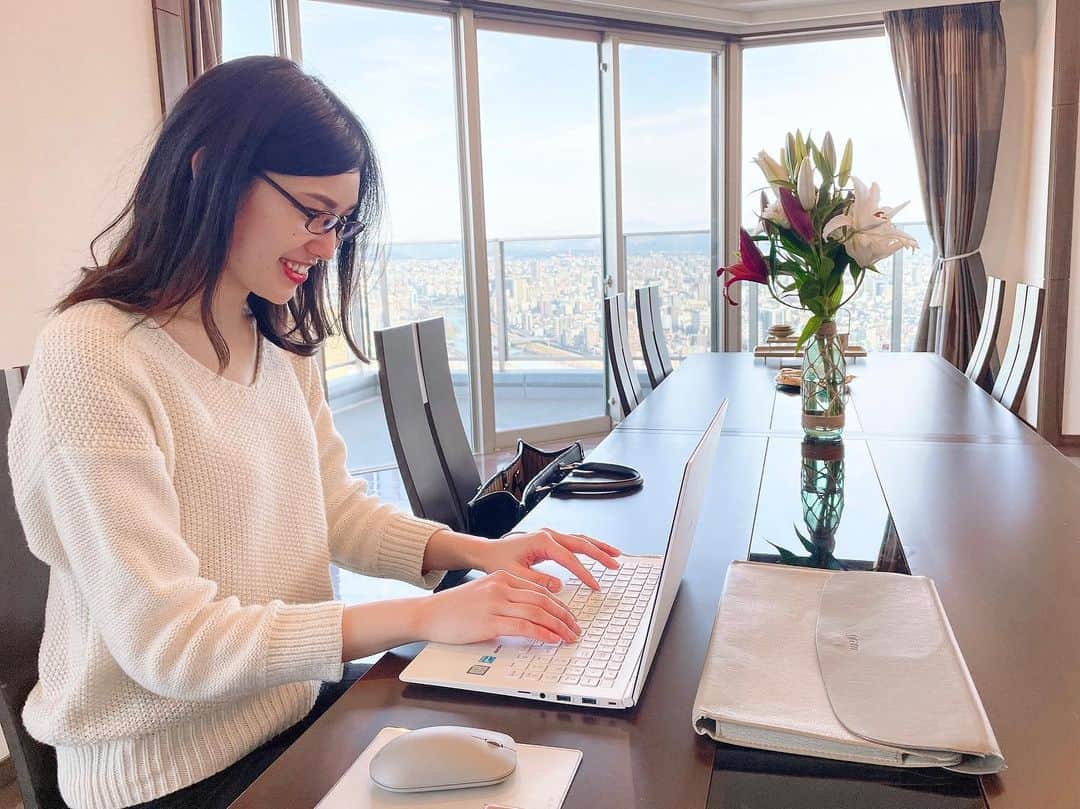 のインスタグラム：「. . 熊本に帰って博士とお勉強会✍️ 去年はドライヘッドスパの資格を取ったり、 食育インストラクターの2級をとって勉強を続けてます♪ 好きなこととか気になることは考えた瞬間 動いて形にしたいタイプ🤣そのくり返し！ . いくつになっても新しいことを学ぶのは楽しいね〜 わくわくする😆自己投資してたら絶対返ってくる🌟 .」