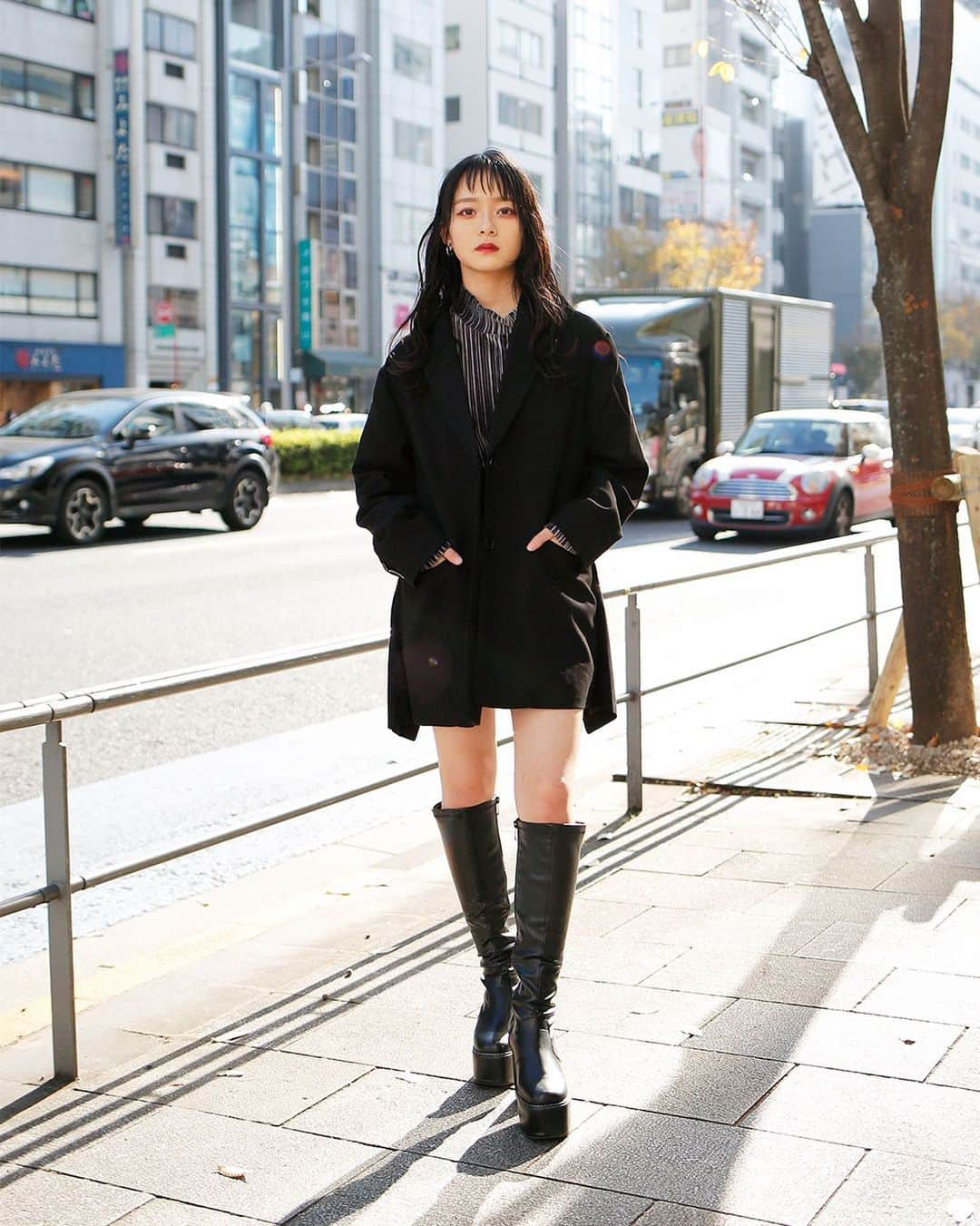 Droptokyoさんのインスタグラム写真 - (DroptokyoInstagram)「TOKYO STREET STYLE⁣⁣ Name: @yurari722  Occupation: Artist (@genic_staff) Jacket: #EVRIS Top: #EVRIS Skirt: #HM Shoes: #meJane #streetstyle#droptokyo#tokyo#japan#streetscene#streetfashion#streetwear#streetculture#fashion#ストリートファッション#コーディネート ⁣⁣ Photography: @abeasamidesu」1月7日 18時20分 - drop_tokyo