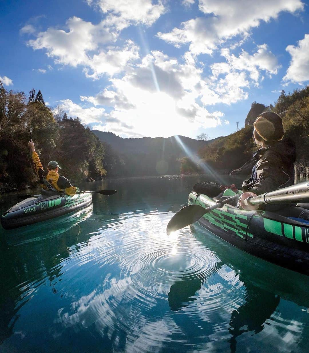 GoProさんのインスタグラム写真 - (GoProInstagram)「冬の澄んだ水上で2人で #カヤック 🛶 三重県の #宮川ダム から、 @takuma___0117 の1枚。  #GoPro #GoProJP #GoProのある生活 #三重 #三重県 #ダム #湖 #旅」1月7日 18時20分 - goprojp