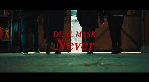 T-CHUのインスタグラム：「. DUAL MASK "Never" MVがYouTubeにて公開されました！  撮影、楽しかったです！ なんか、MV初めてやしそっちに俺ら フォーカスしがちやったけど、 これ、普通に新曲やから！笑 多分、ええと思うし聴いてみてくださいな🙇‍♂️  🎥Directed by @ij_sandiego」