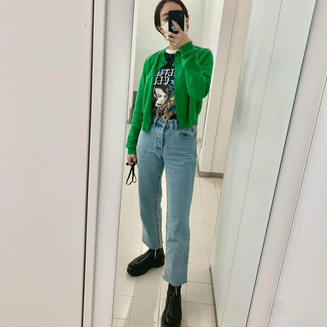 のインスタグラム：「ラジオ収録の日🧑‍🎤🧤🥑🧩💚 #あかねのしふく #jwave #eneosforourearth」