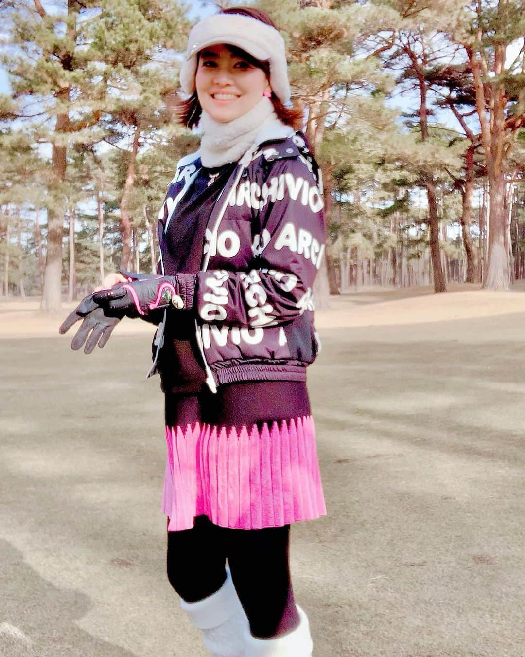 吉田玲奈さんのインスタグラム写真 - (吉田玲奈Instagram)「ワンハーフ歩き🏌️‍♀️楽しい初打ち⛳️ゴルフでした😘 44/46/47  #golf #golfstagram  #golfwear  #beamsgolf #ゴルフ女子 #ゴルフウェア #archivio #アルチビオ #アルチビオコーデ #ゴルフ女子コーデ  #冬ゴルフ #ゴルフコーデ #ごるふ女子  #ゴルフオトナ女子  #マスクでゴルフ  #難しいけど楽しい  #たくさん歩いた #1.5ラウンド #初打ち #初打ちゴルフ #⛳️ #reinagolf」1月7日 18時29分 - reina.yoshida.ciel.1218