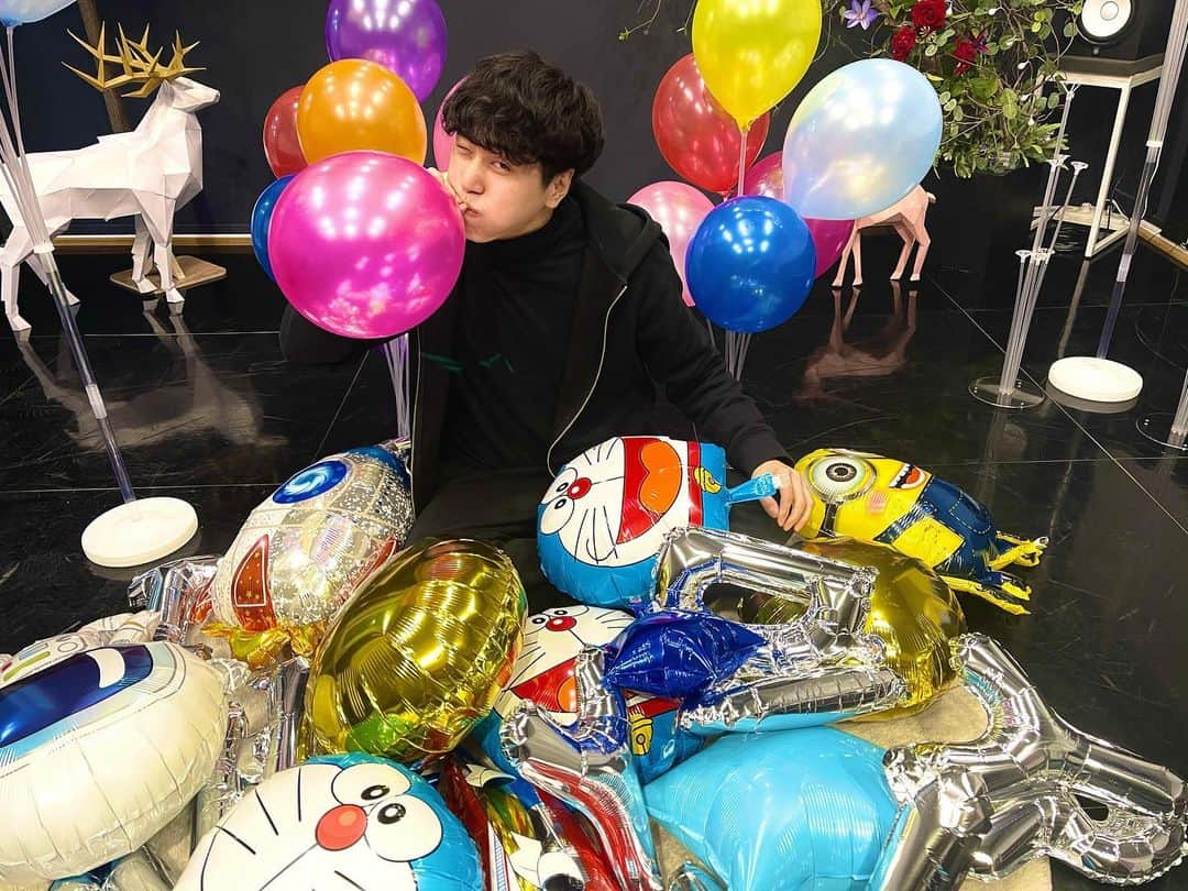 シンバのインスタグラム：「🎈」