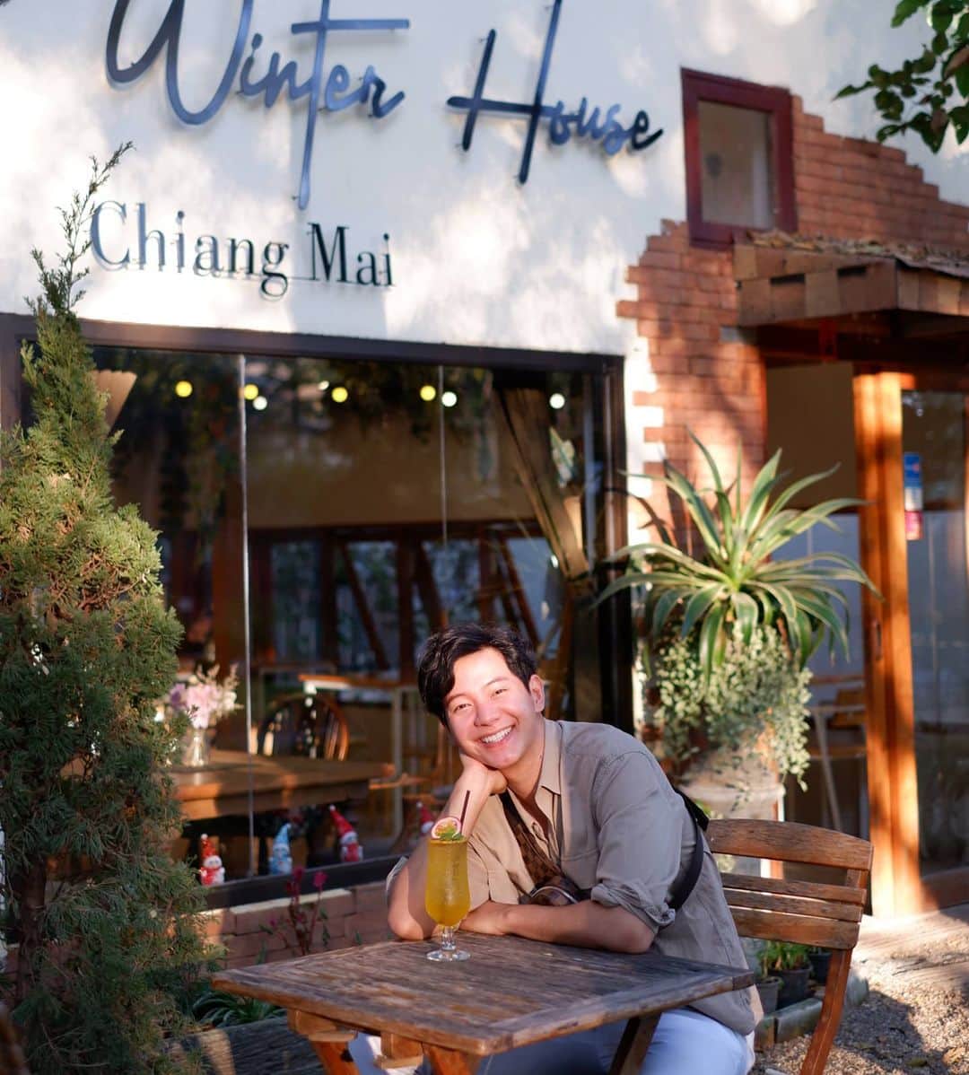 アイス・サランユーのインスタグラム：「รับจ้างเป็นแฟน ค่าแรงคือหัวใจ❤ #cnx #chiangmai  #เชียงใหม่  #winterhouse」