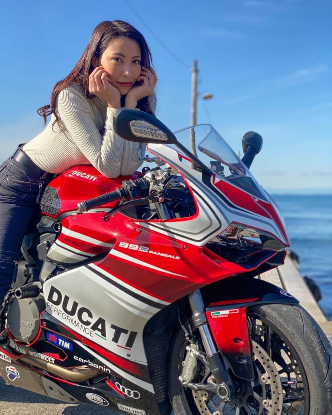 CAMIRAさんのインスタグラム写真 - (CAMIRAInstagram)「冬の海もいいよね😊 天気良くて気持ちかった(*´꒳`*) #バイク女子#バイク写真部#パニガーレ#バイクのある風景#バイクが好きだ#Ducati##bikegirl#motorcycle#panigale#superbikes」1月7日 18時44分 - camila.528
