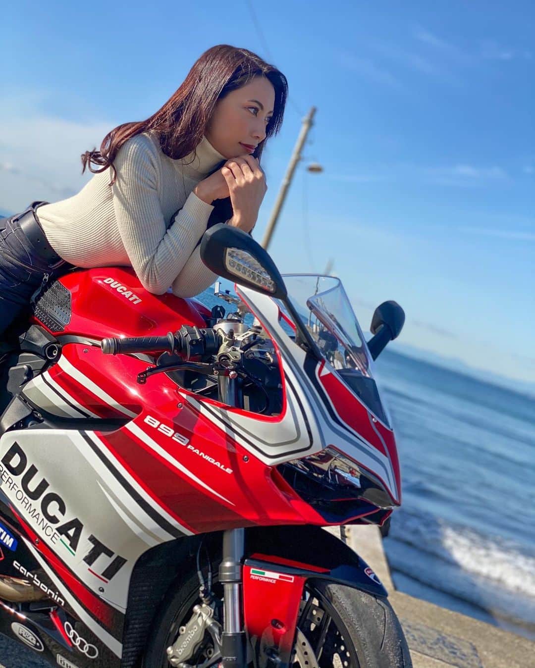 CAMIRAさんのインスタグラム写真 - (CAMIRAInstagram)「冬の海もいいよね😊 天気良くて気持ちかった(*´꒳`*) #バイク女子#バイク写真部#パニガーレ#バイクのある風景#バイクが好きだ#Ducati##bikegirl#motorcycle#panigale#superbikes」1月7日 18時44分 - camila.528