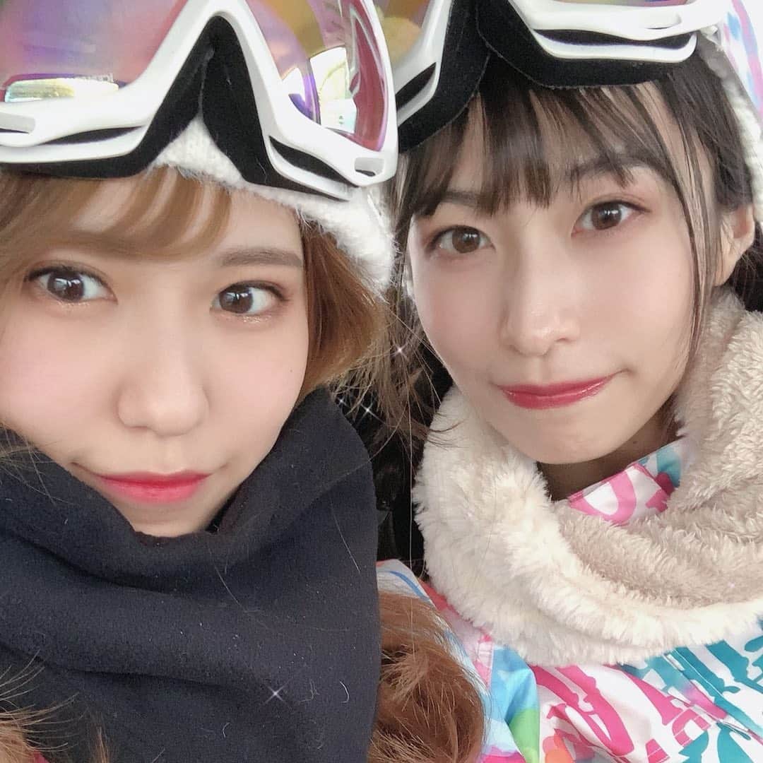脇田璃奈のインスタグラム：「お誕生日おめでとうまなちゃん🐮年女🐮 . . . #スノボ女子 #スノボ #姉妹」