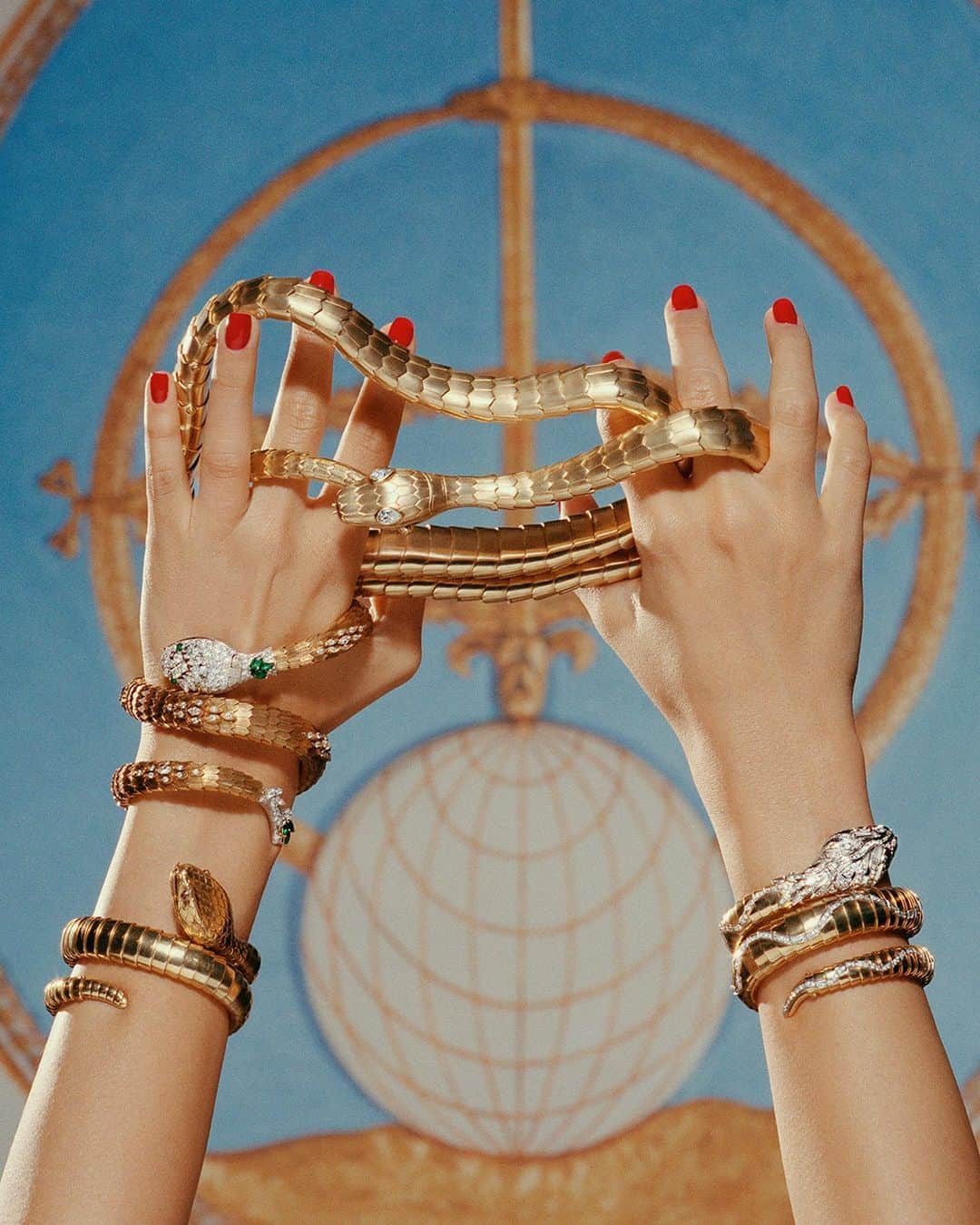 LVMHさんのインスタグラム写真 - (LVMHInstagram)「The beauties of this world have always been a key-source of inspiration for our Maisons’ creations - whether it’s nature, art or architecture to mention just a few.  @Bulgari says it perfectly in “Bvlgari Roma: Travel Tales for Beauty Lovers”. Rome has played muse to endless stars of cinema, fashion, sport and music, as well as remaining the eternal inspiration of Bvlgari’s iconic aesthetic. This title invites you to delve deeper into the detail of this enigmatic city, with contributions from Anna Della Russo, Lily Aldridge, Ennio Morricone, Francesco Totti, Roberto Rossellini, Boy George, and Francesco Vezzoli, edited by @kralicek from #VogueCS.  From the symbol of the Serpent, to the Castel Sant’Angelo or the Pantheon in Rome discover the sources of inspirations which gave birth to Bvlgari’s iconic creations.   “Bvlgari Roma: Travel Tales for Beauty Lovers”, Published by @rizzolibooks Edited by Jan Králíček @kralicek / art direction by Leonardo Sonnoli @leonardosonnoli  #Bvlgari #BvlgariHighJewelry #MoreThanAResolution」1月7日 18時49分 - lvmh
