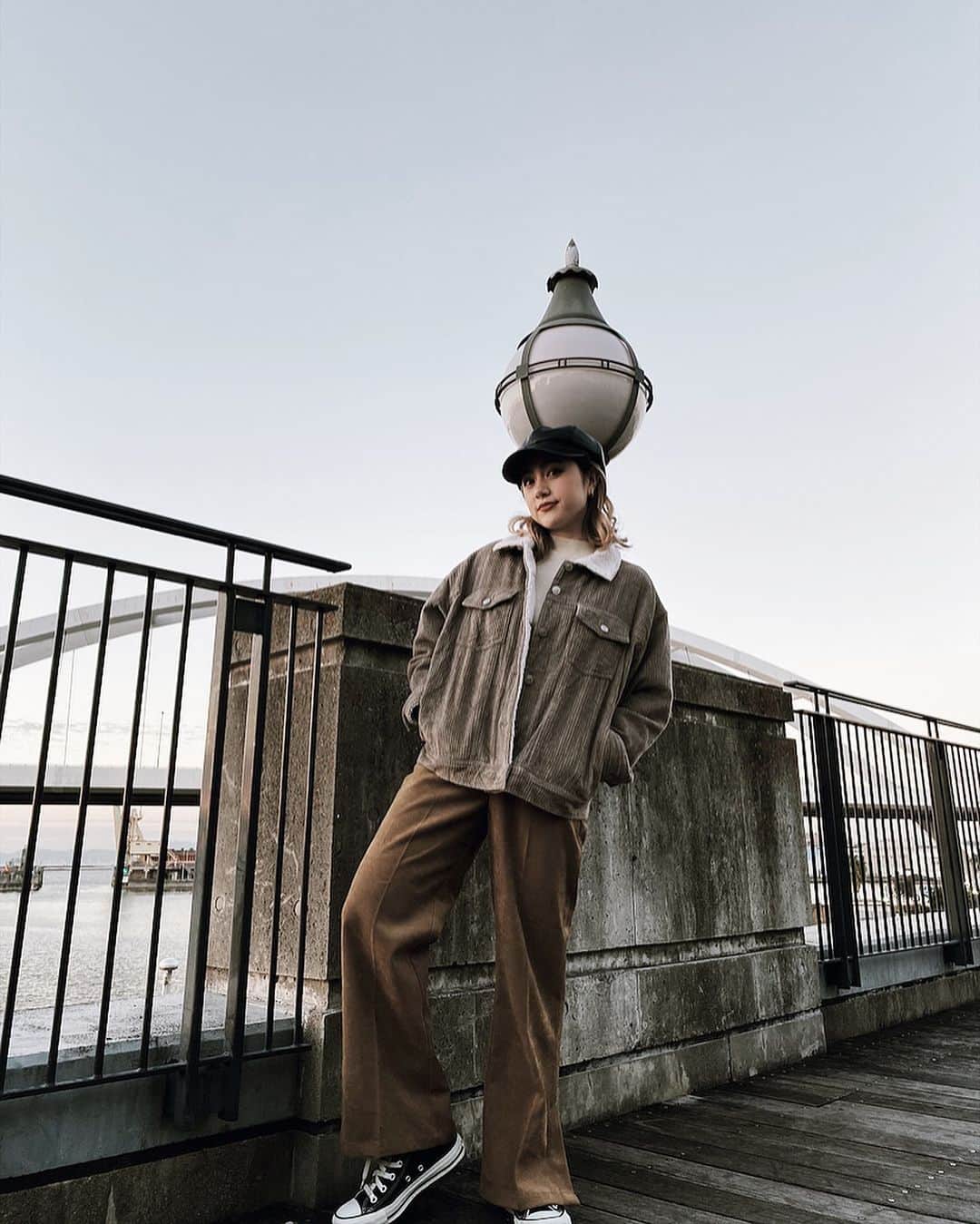 のインスタグラム：「・ ・ #みかMood 割と前のだがね  Outer: @grl_official  Inner: @fifth_store  Pants: @wego_official  Shoes: @converse  Hat: @spiga_official   #fashion #ootd #snap #casualstyle #japan  #本日のコーデ #コーデ」